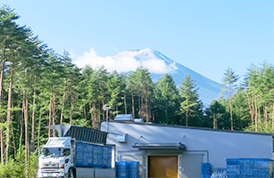 カリメラの水の採水地は、富士山の北麓。
